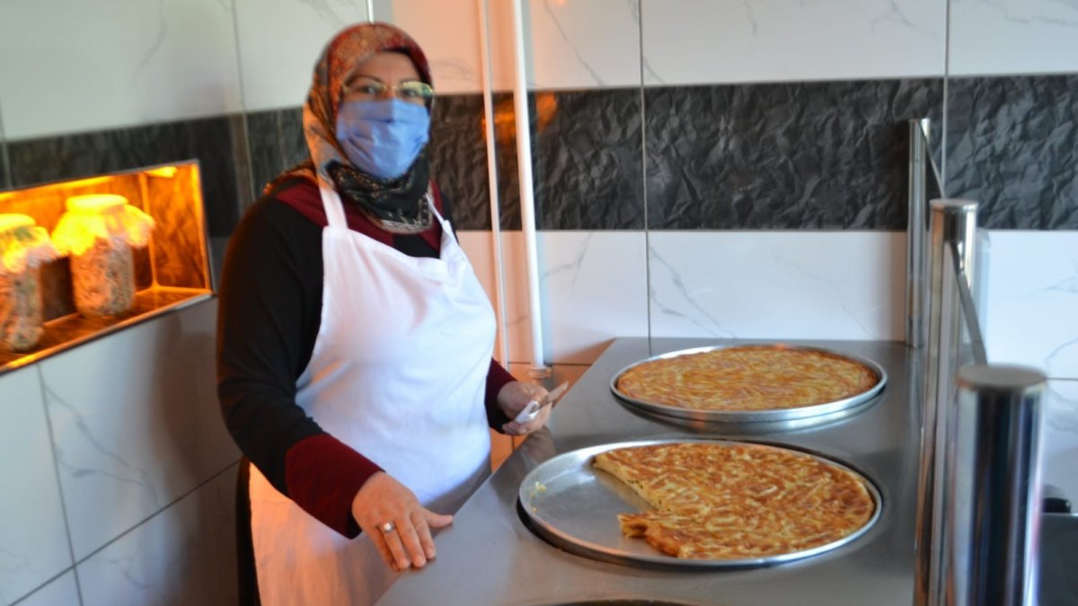 Erzurum’da börek evi açtan kadın girişimci, etrafına örnek oldu