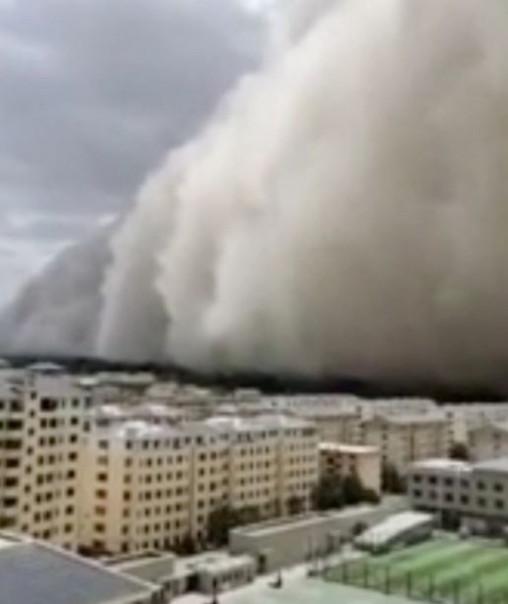 91-metre sandstorm engulfing the Chinese city #3