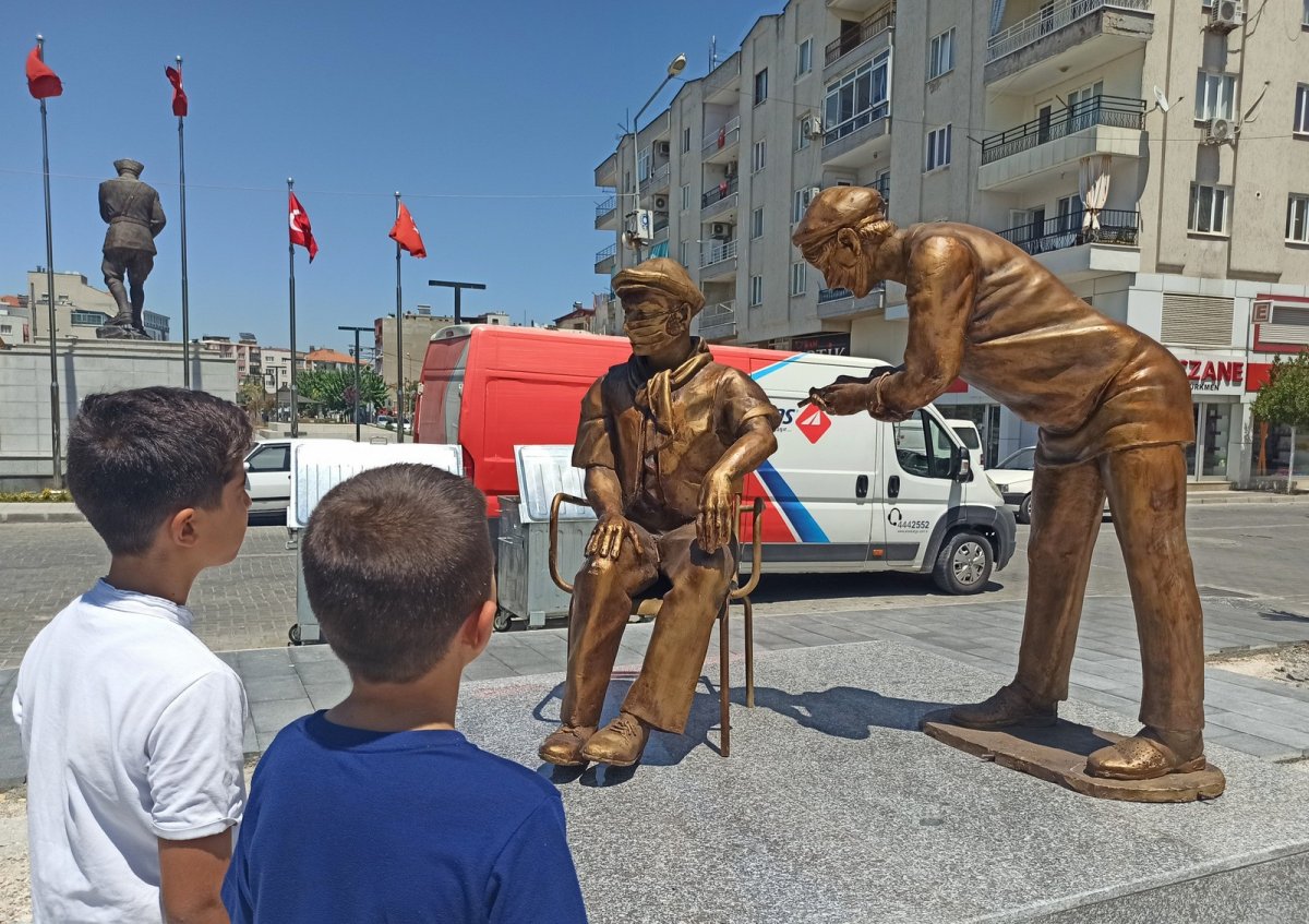 CHP li Saruhanlı Belediyesi, Sağlıkçı Anıtı yaptırdı #2