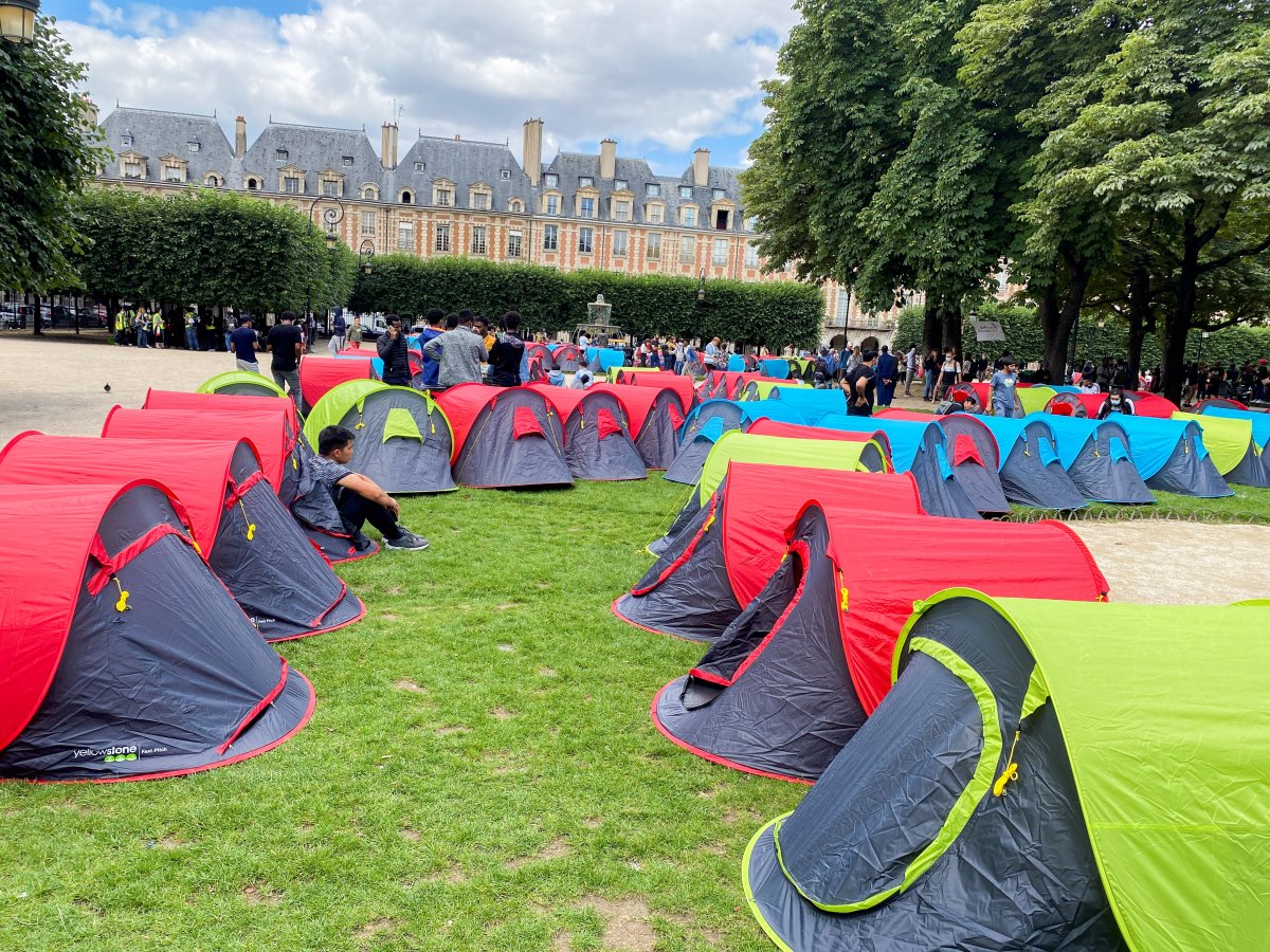400 homeless tents set up in France #4