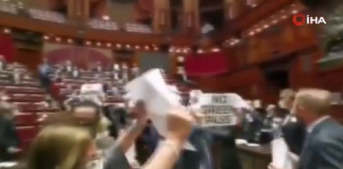 Green Pass protested in the House of Representatives in Italy #1