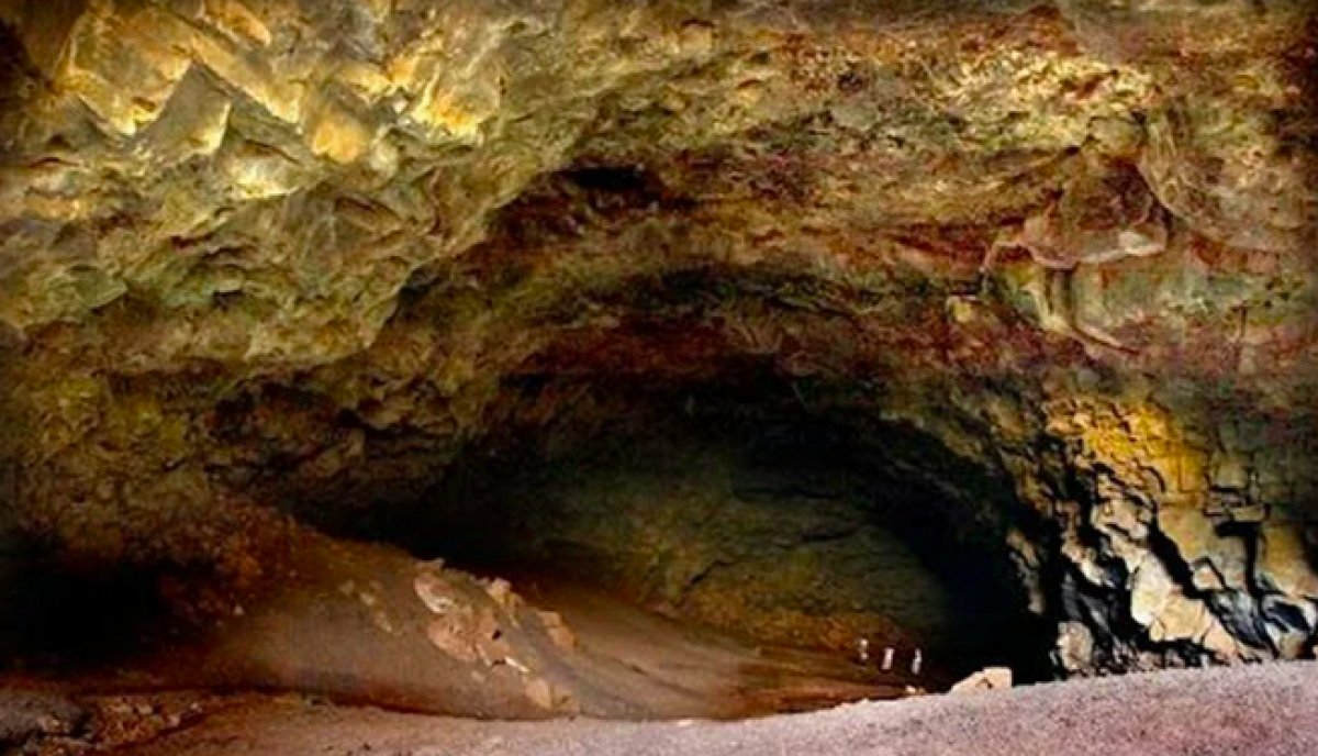 Human skulls found in 7,000-year-old cave in Saudi Arabia #4