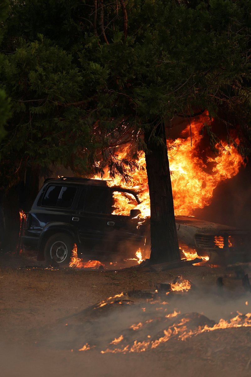 Wildfires start growing again in California #9