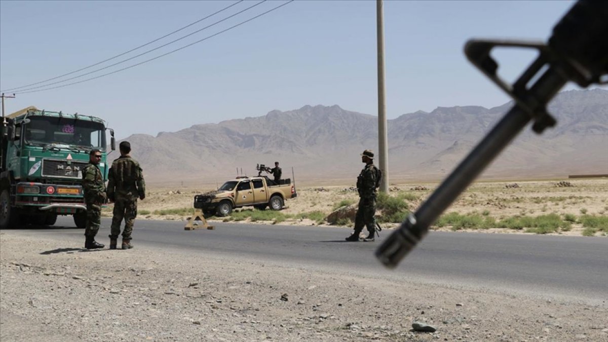 Afganistan da bombalı saldırıda siviller hedef alındı #1