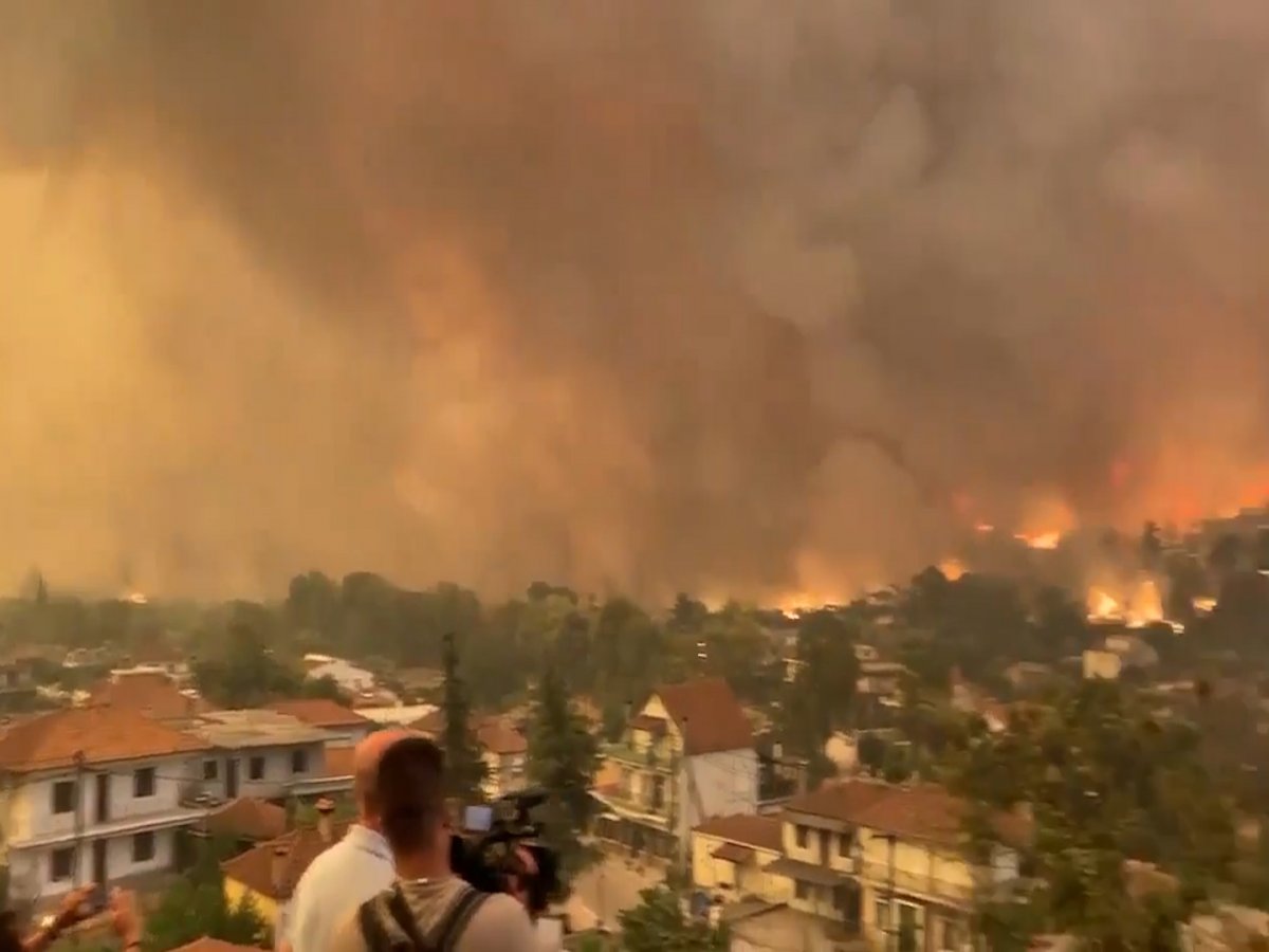 Scary images of fire on Euboea island in Greece #1