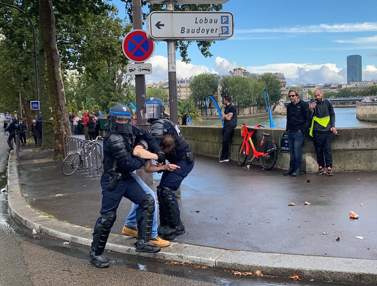 Anti-vaccination protests in France in week #2