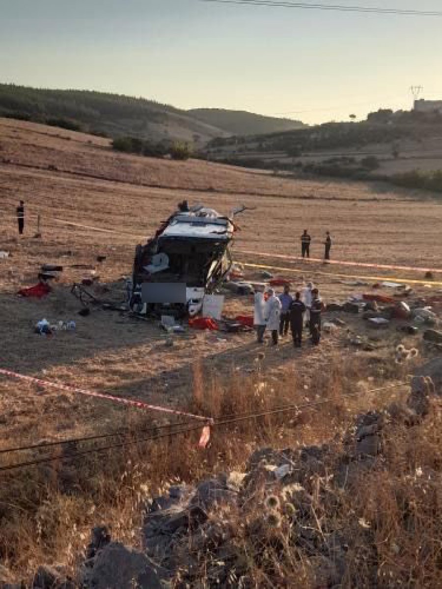 Balıkesir de yolcu otobüsü devrildi: 14 ölü #4