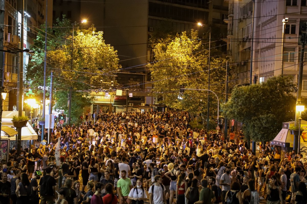 Fires in Greece put people on the streets #4