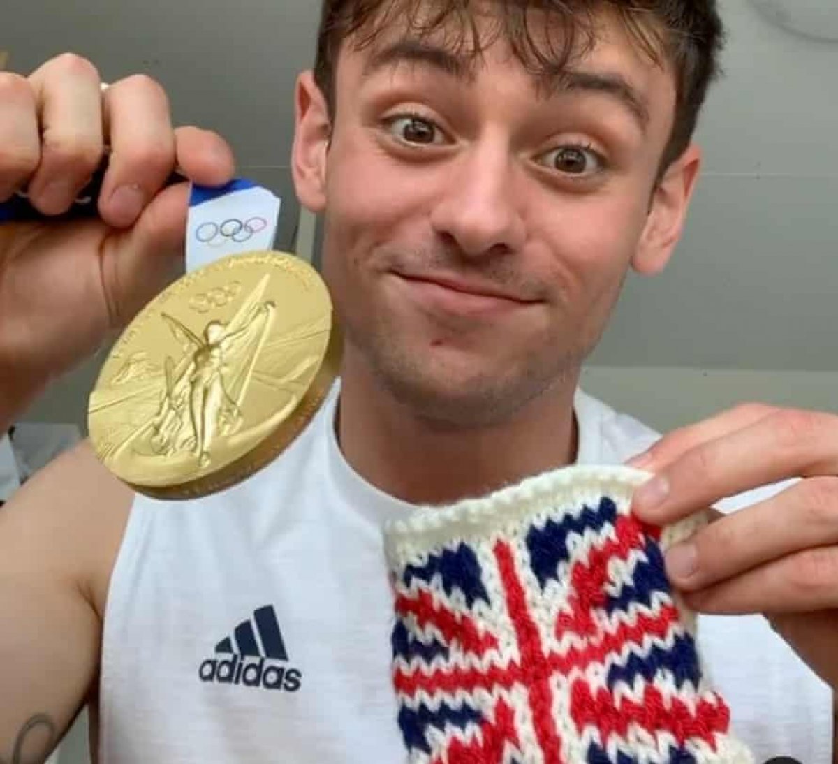 British athlete Tom Daley often knitted at the Olympics #2