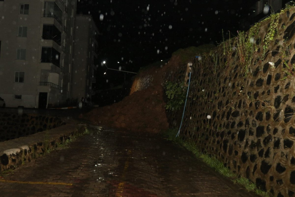 Ordu’da sağanak yağış nedeniyle 36 daireli bina boşaltıldı #1