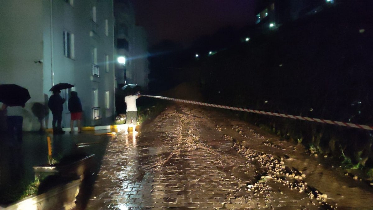 Ordu’da sağanak yağış nedeniyle 36 daireli bina boşaltıldı #4