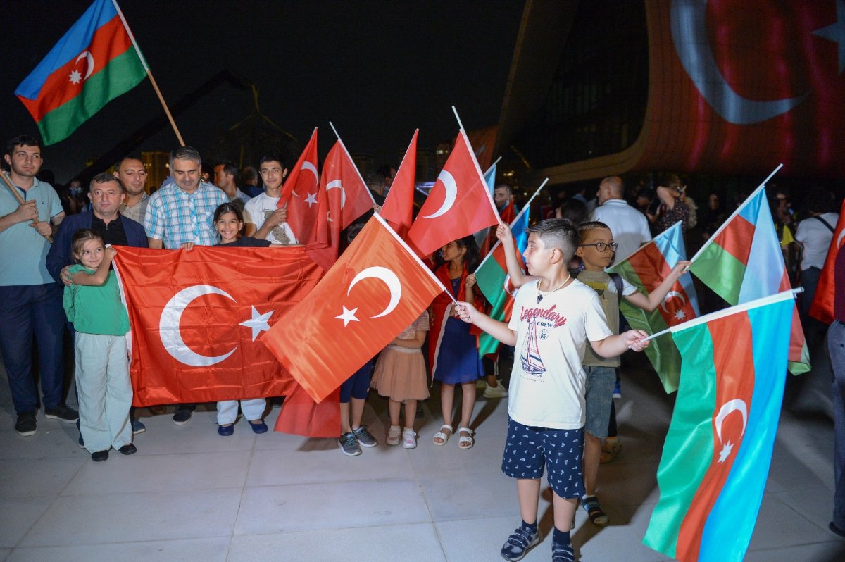 Turkish flag silhouette projected on Heydar Aliyev Center in Azerbaijan #5