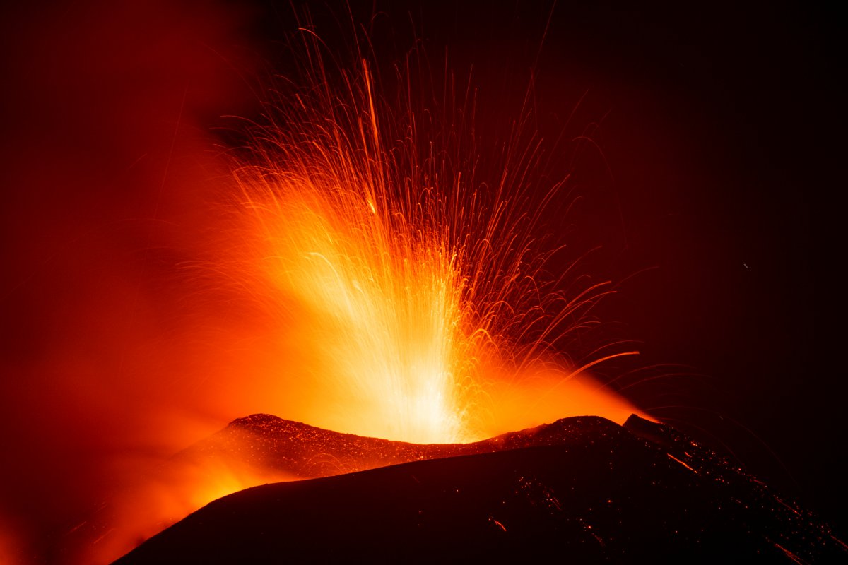 İtalya da Etna Yanardağı patladı #3