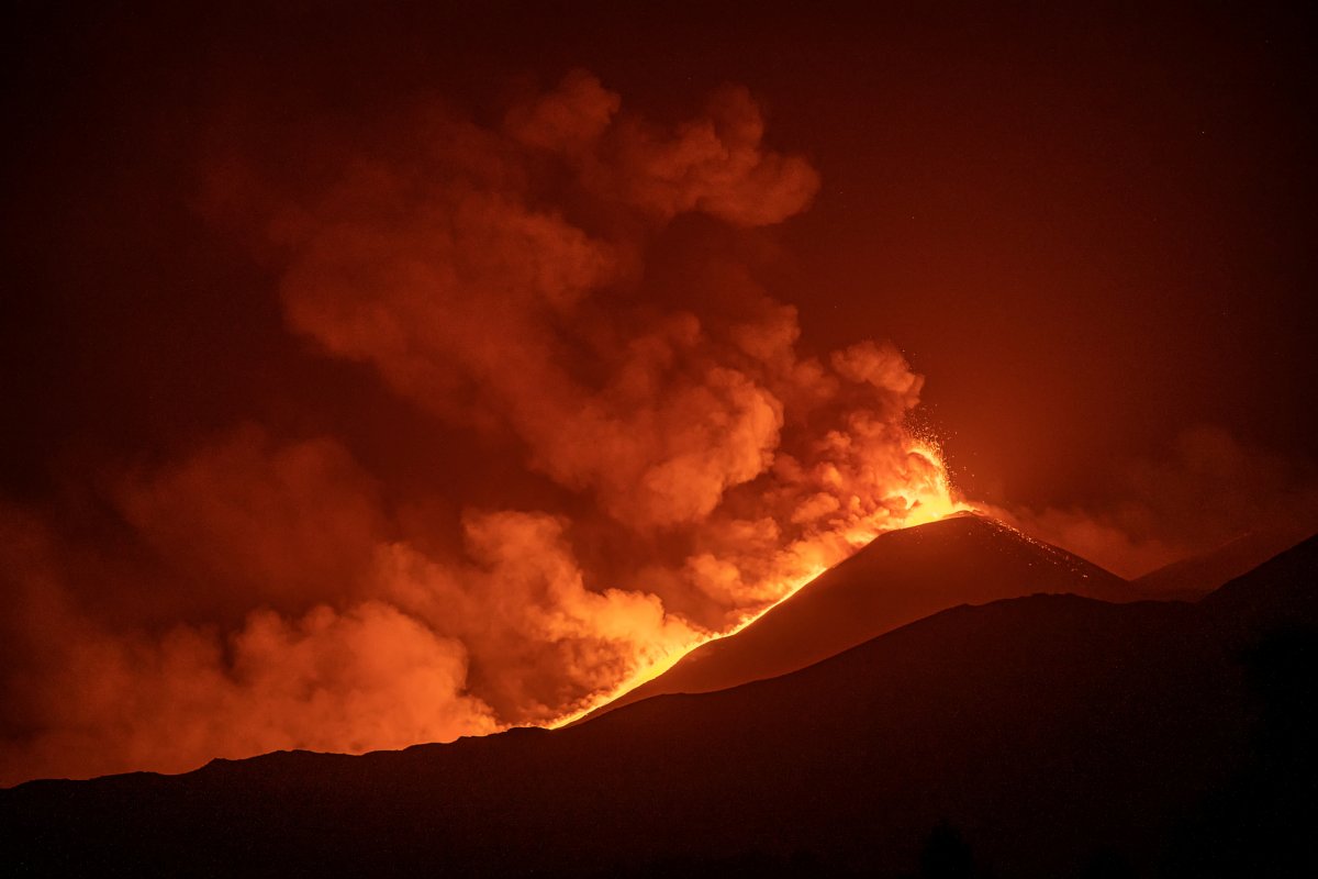 İtalya da Etna Yanardağı patladı #2
