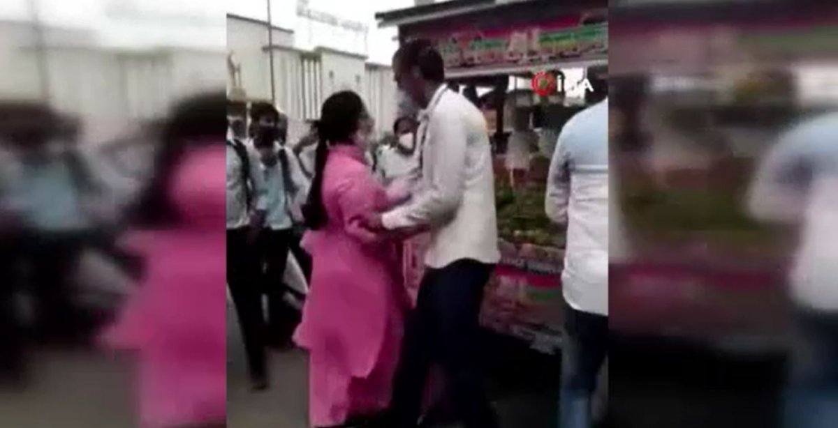 Unmasked women beat the man in charge in India #5