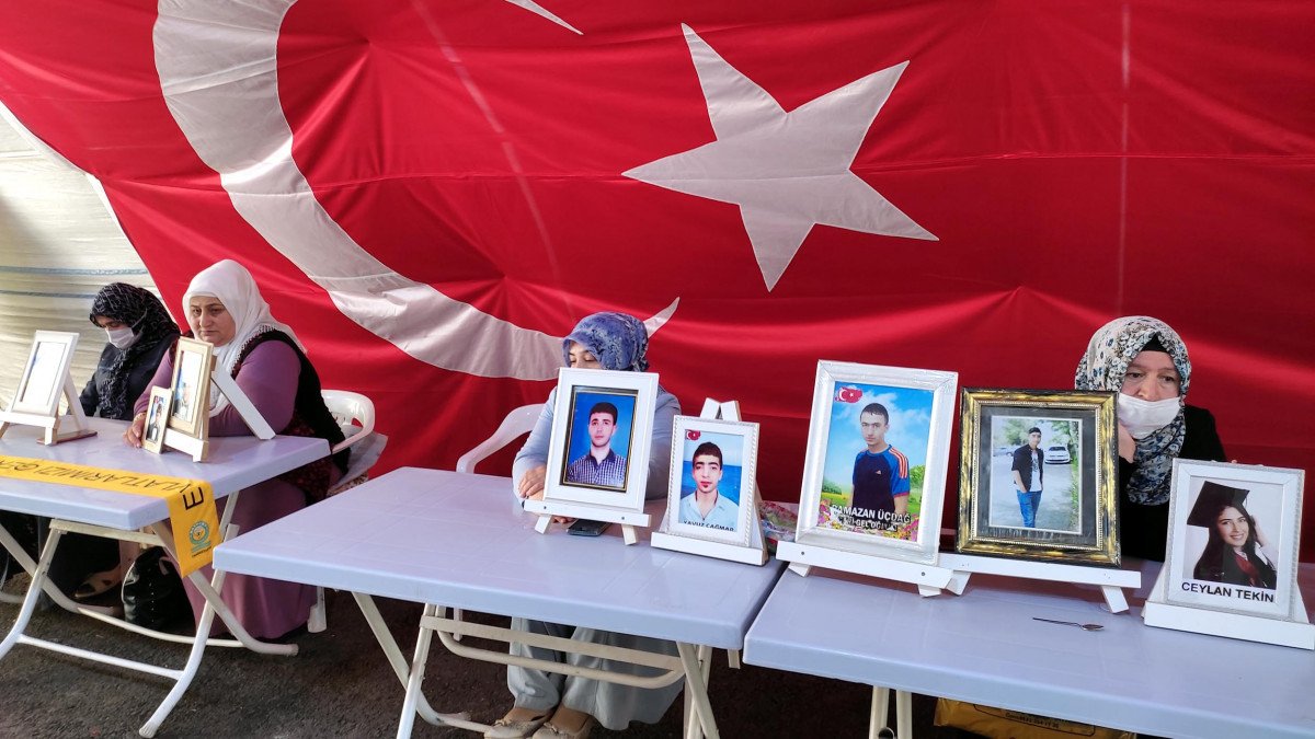 Evlat nöbetindeki baba oğluna seslendi: Türk askerine teslim ol  #4