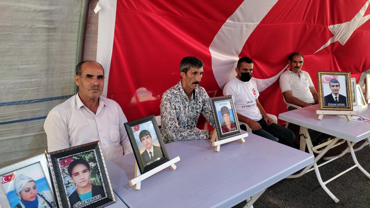 Evlat nöbetindeki baba oğluna seslendi: Türk askerine teslim ol  #1