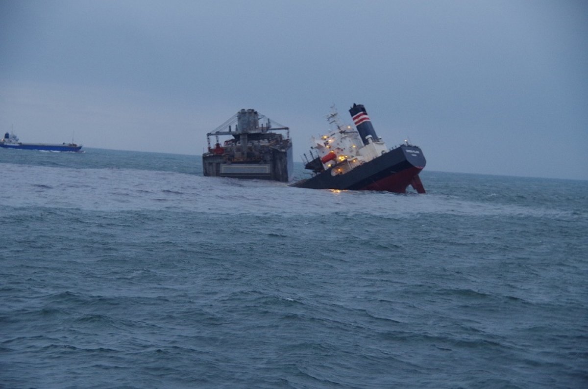 Cargo ship stranded in Japan split in half #5