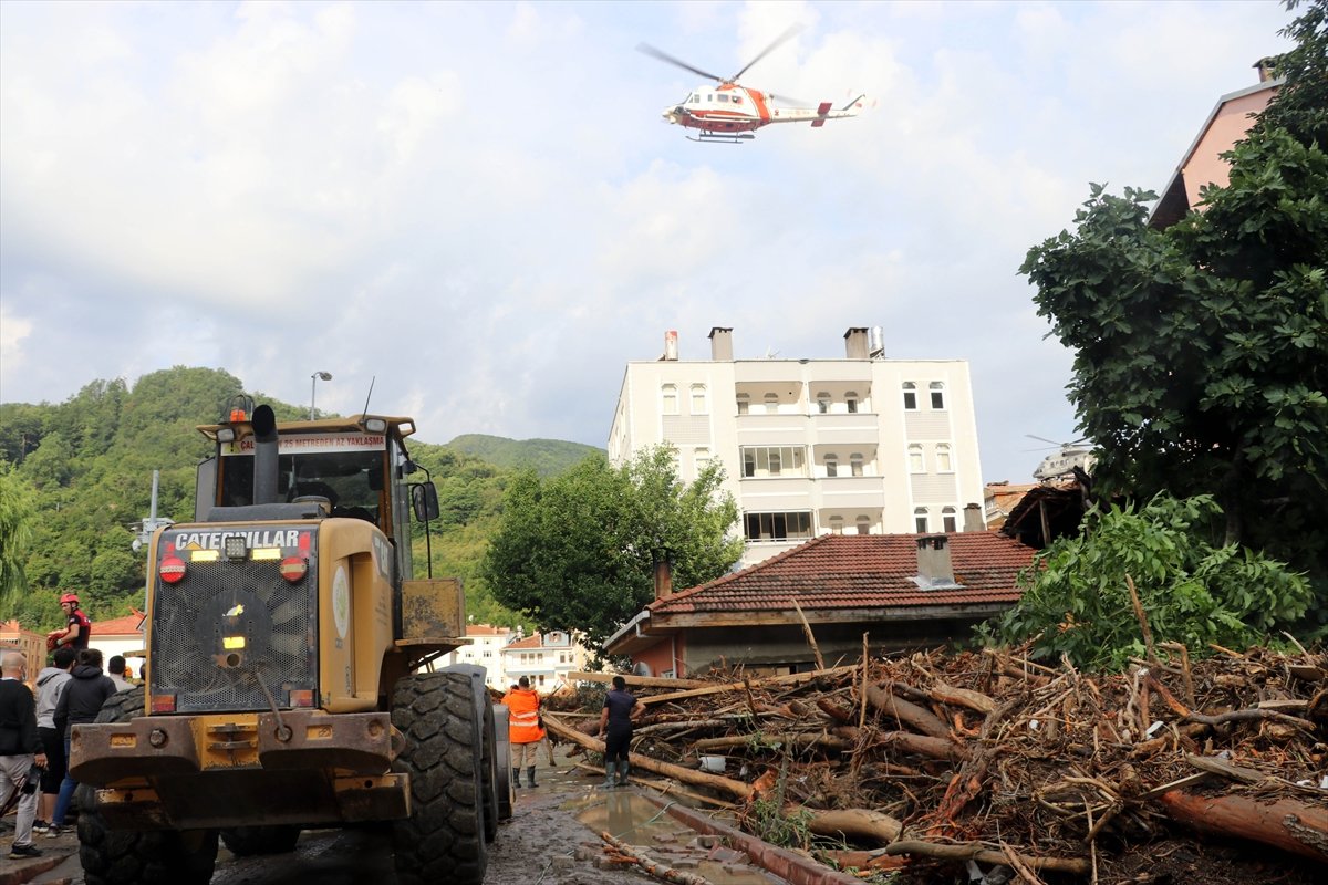 Kastamonu da binalarında mahsur kalanlar, helikopterlerle kurtarıldı #5
