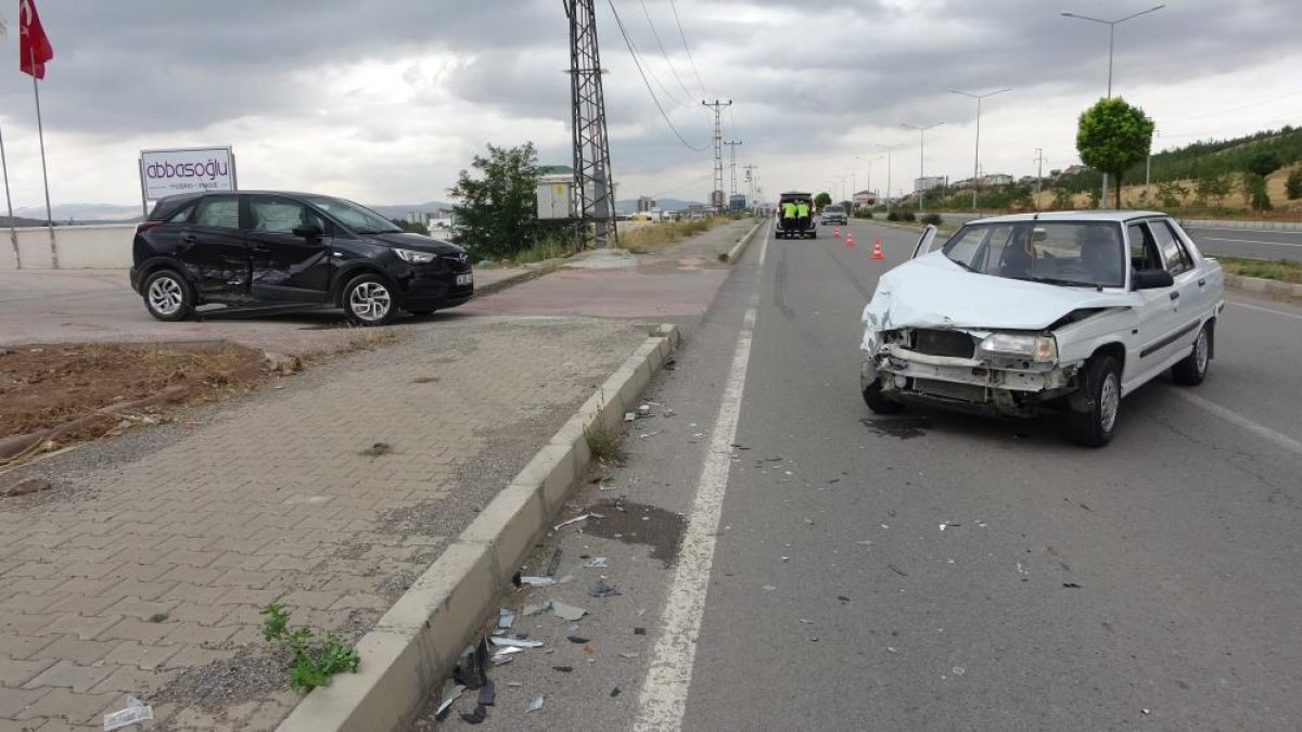Sivas ta trafik kazası: 3 yaralı  #1