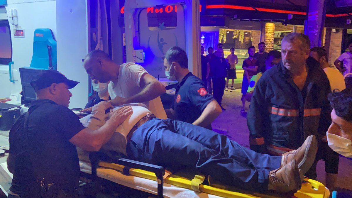 Bursa da ticari taksi ile yabancı plakalı araç çarpıştı: 2 yaralı #2