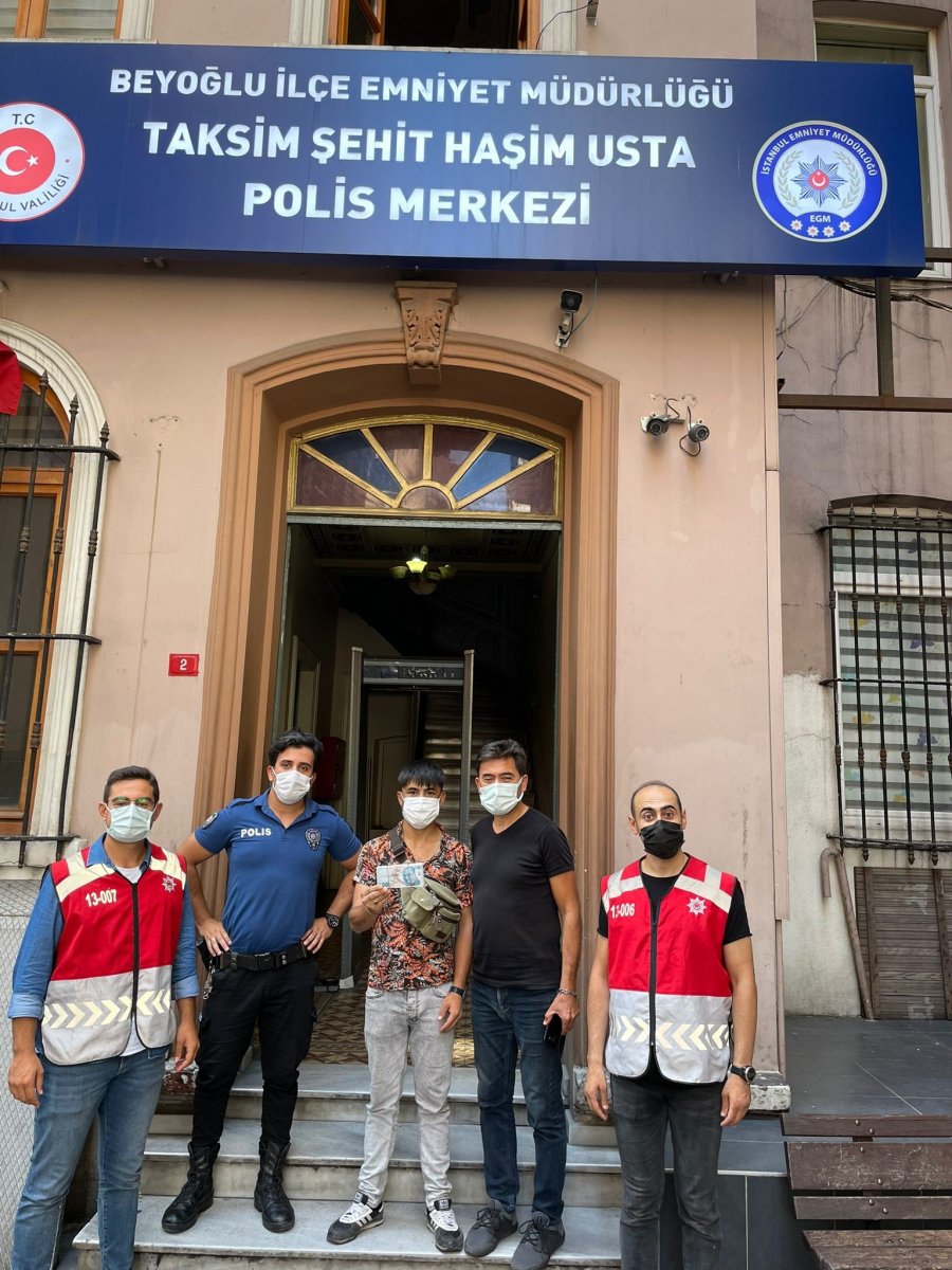 Türkiye de turistlere karşı iki farklı taksici davranışı #3