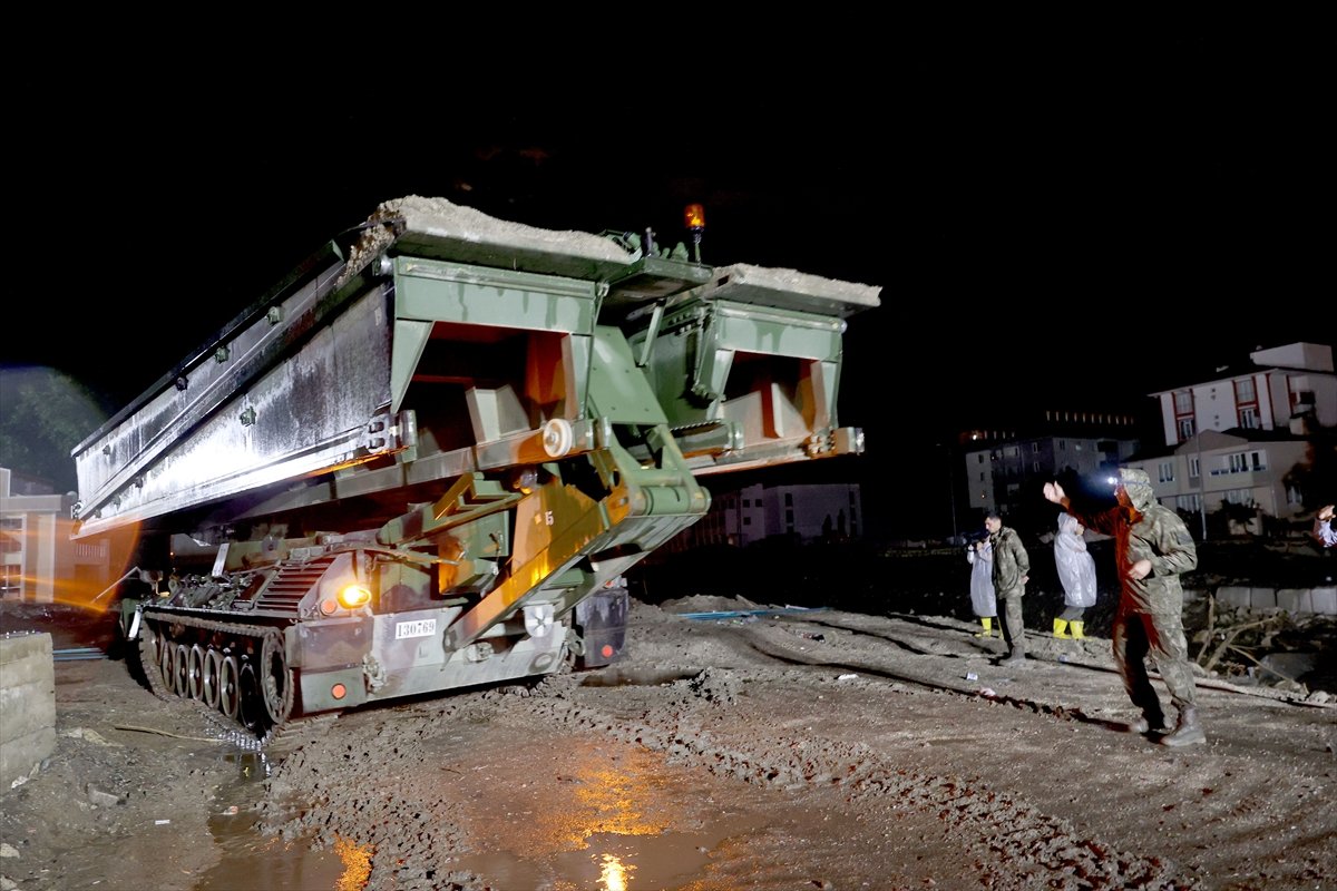 Sel felaketinin yaşandığı Kastamonu Bozkurt ta sağanak yağış  #12