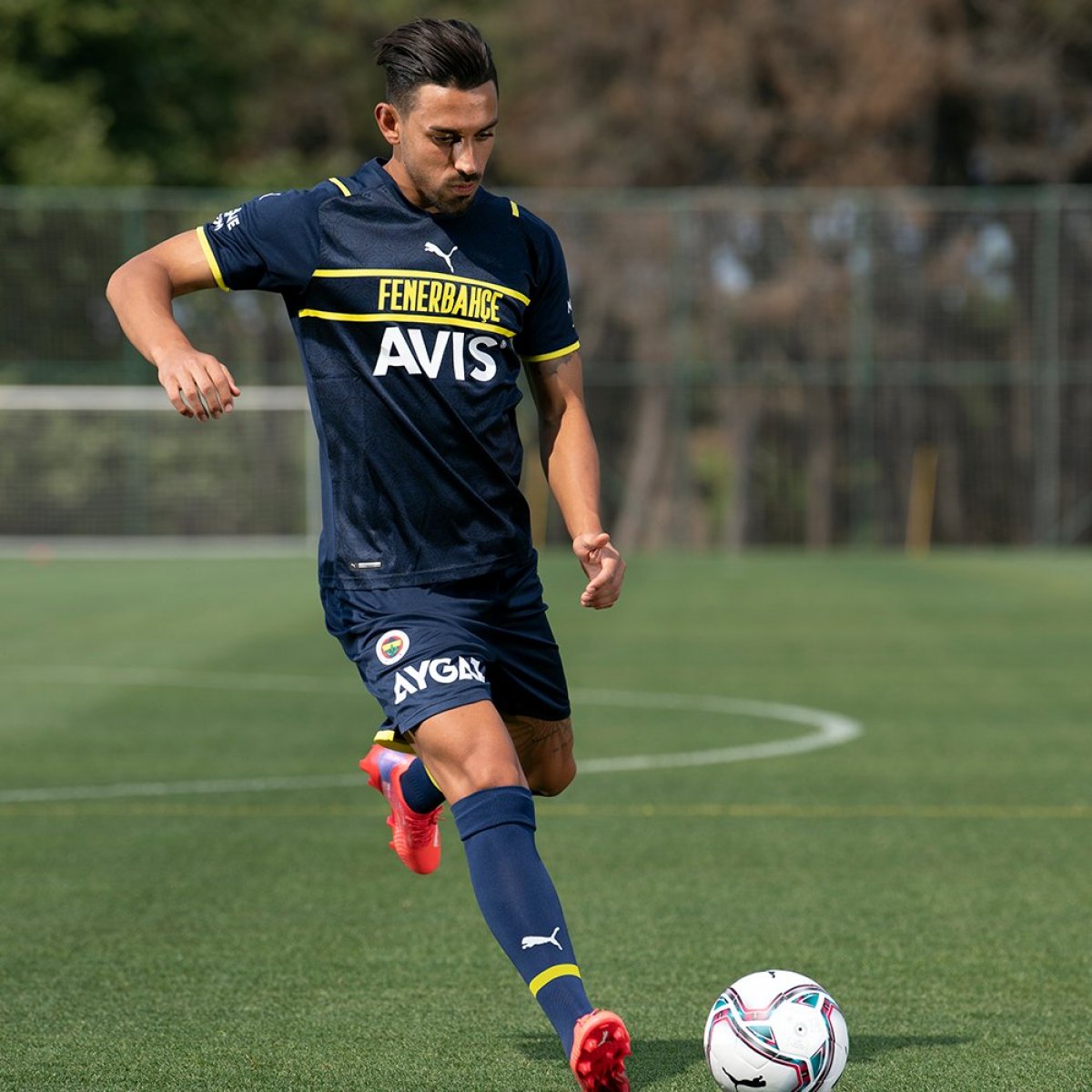 Fenerbahçe nin üçüncü forması tanıtıldı #2