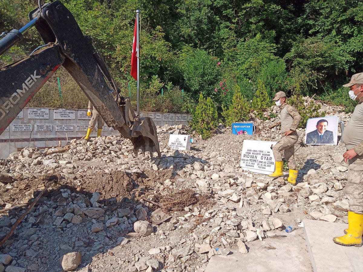 Kastamonu da şehit mezarını komandolar temizledi #3