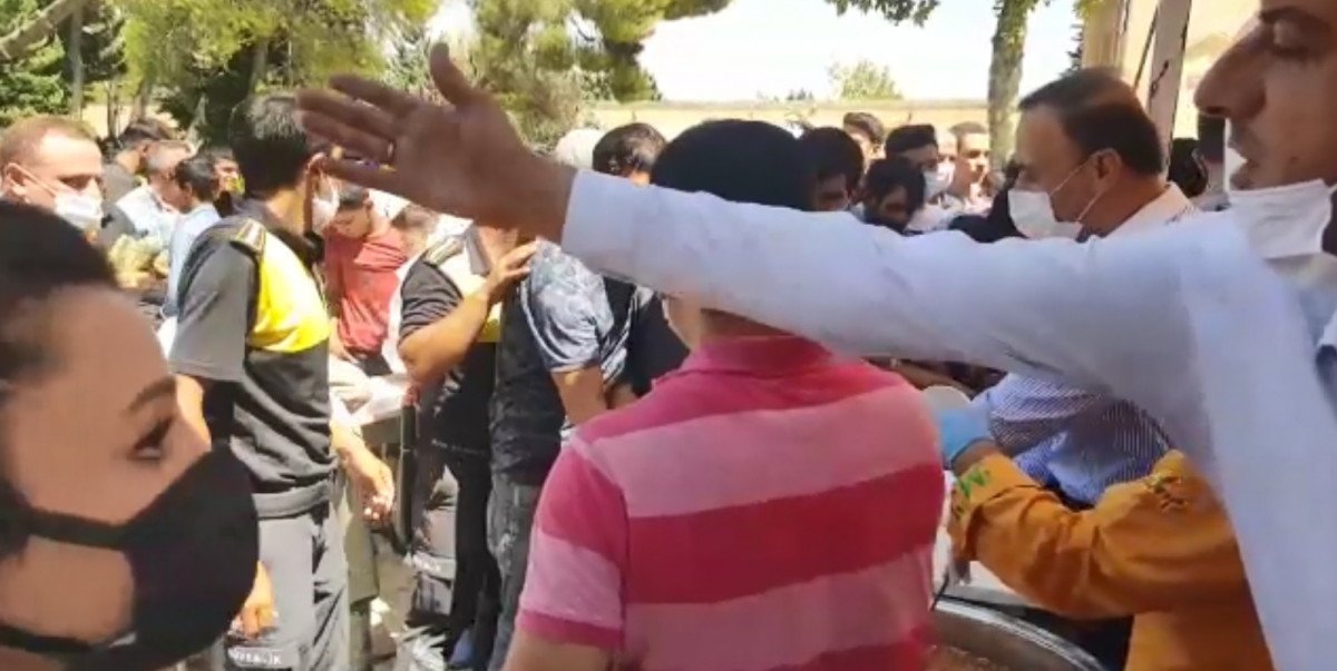 Şanlıurfa’da aşure dağıtımı sırasında izdiham #2