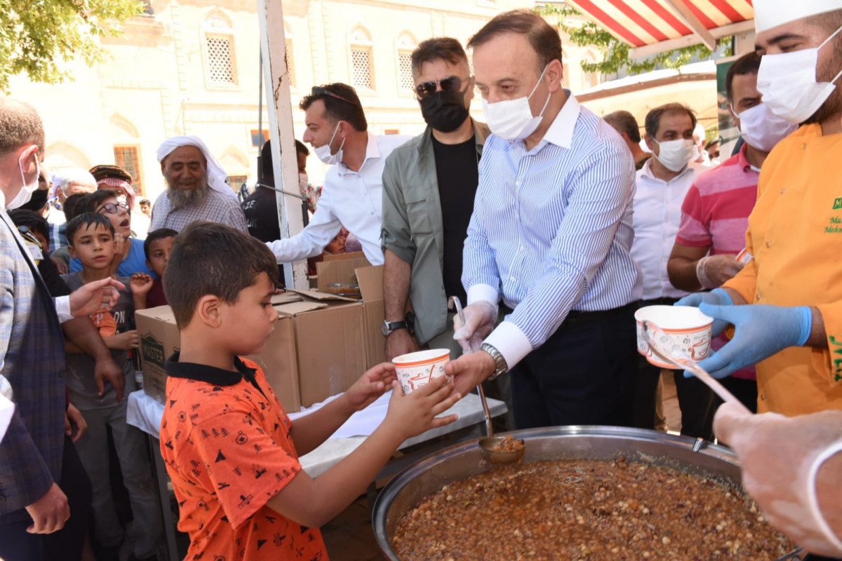 Şanlıurfa’da aşure dağıtımı sırasında izdiham #5