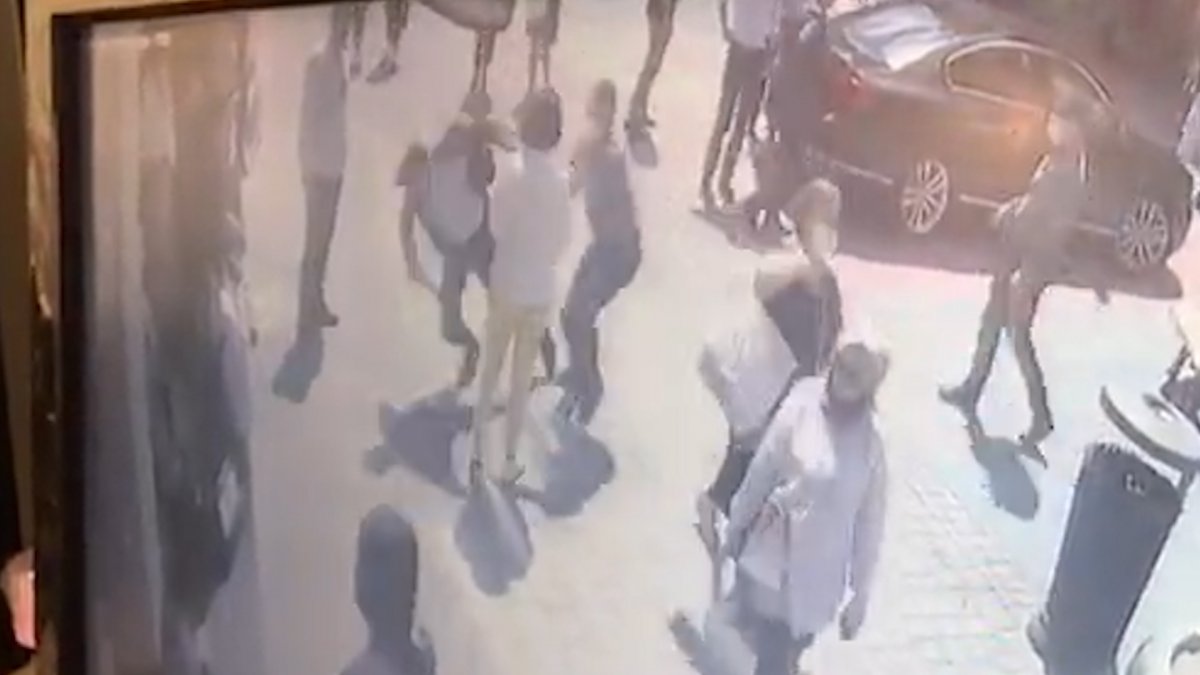 İyi Partili Buğra Kavuncu’ya yumruklu saldırı #1