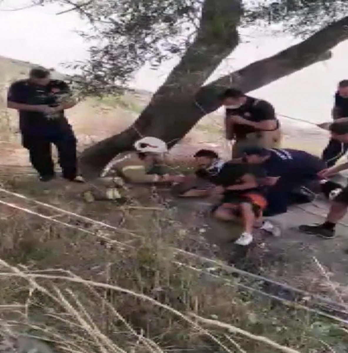 Arnavutköy’de, fotoğraf çekerken definecilerin açtığı çukura düştü #1