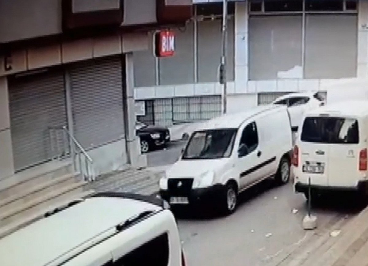 Sultangazi’de evine giren hırsızın arabası ile evine döndü #3