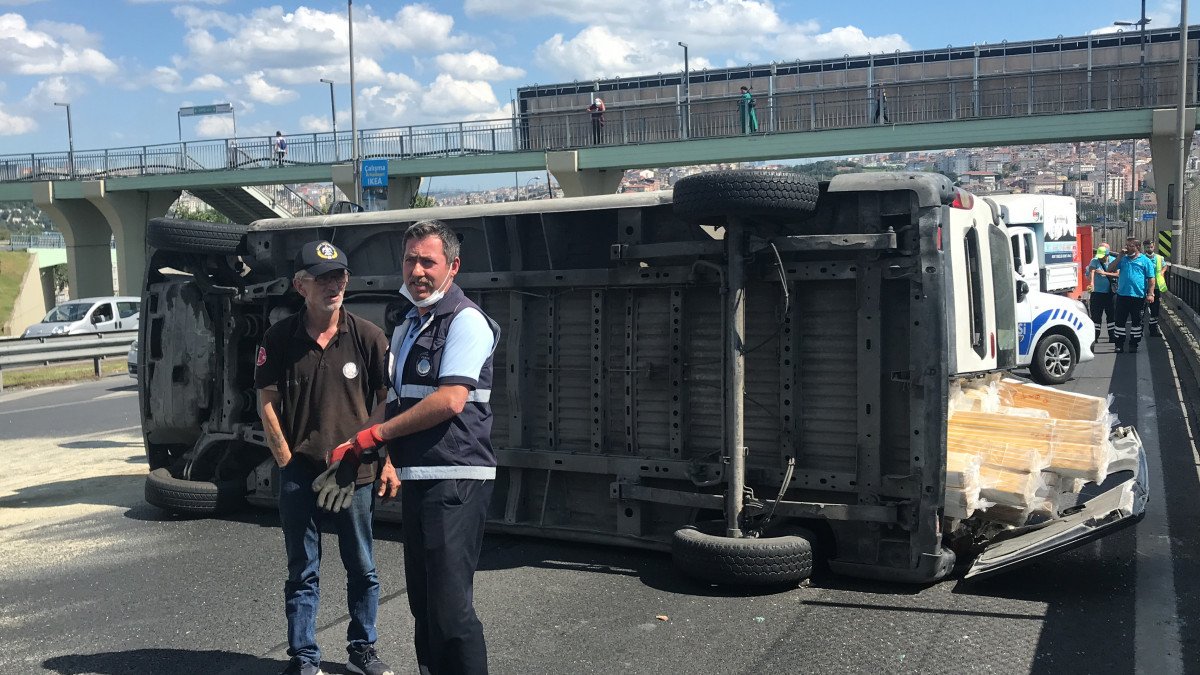 Haliç Köprüsü nde kazaya neden olan iki kişi kaçtı  #8