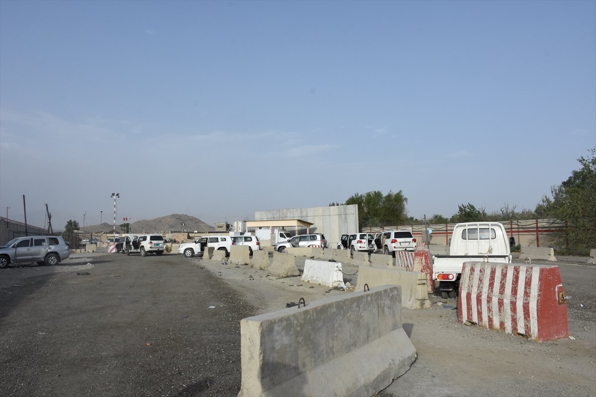 Evacuation stampede in Kabul scrapped vehicles #9