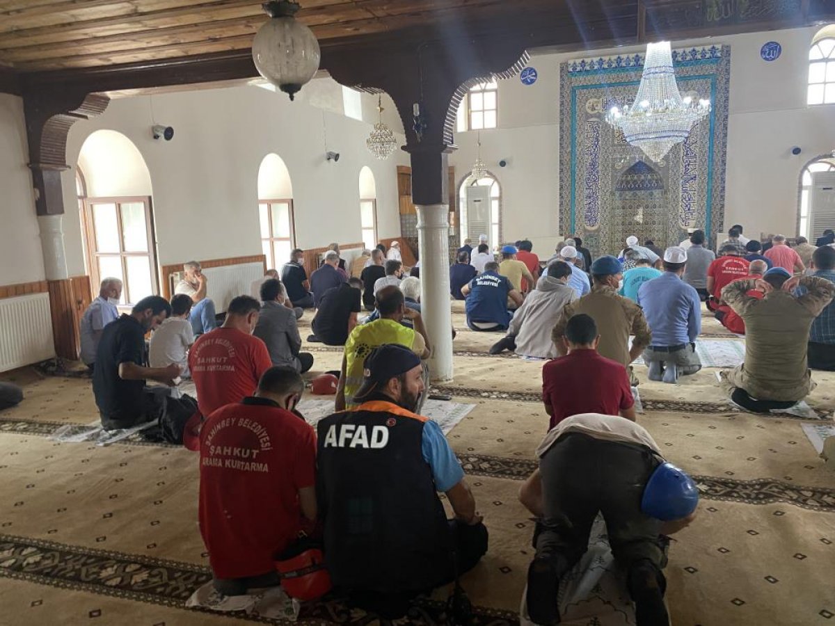 Kastamonu da sel felaketi sonrası ilk cuma namazı kılındı #5