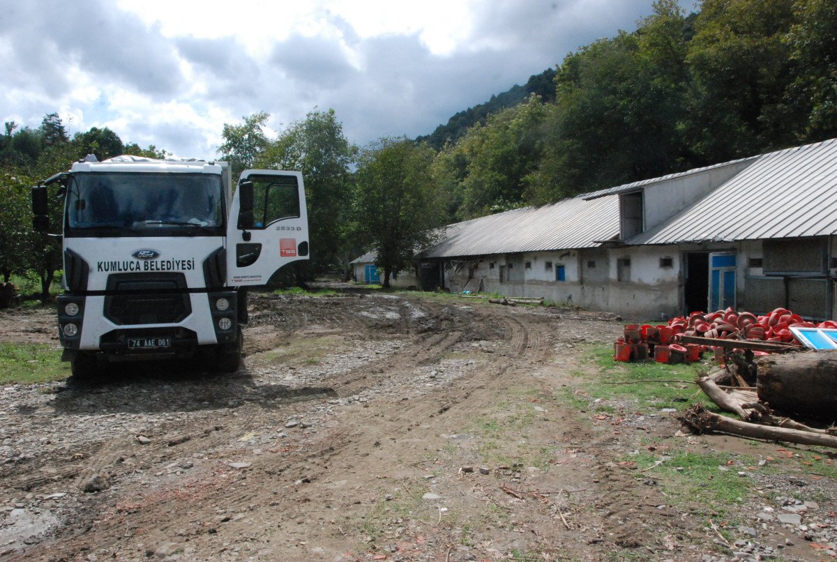 Bartın da yaşanan sel felaketinde 24 bin tavuk telef oldu #6