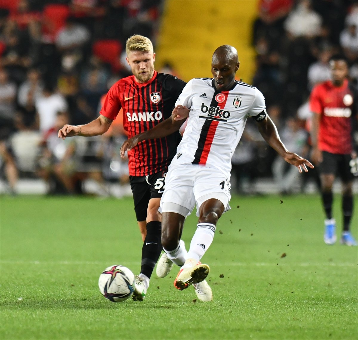 Beşiktaş, Gaziantep ten 1 puanla döndü #3