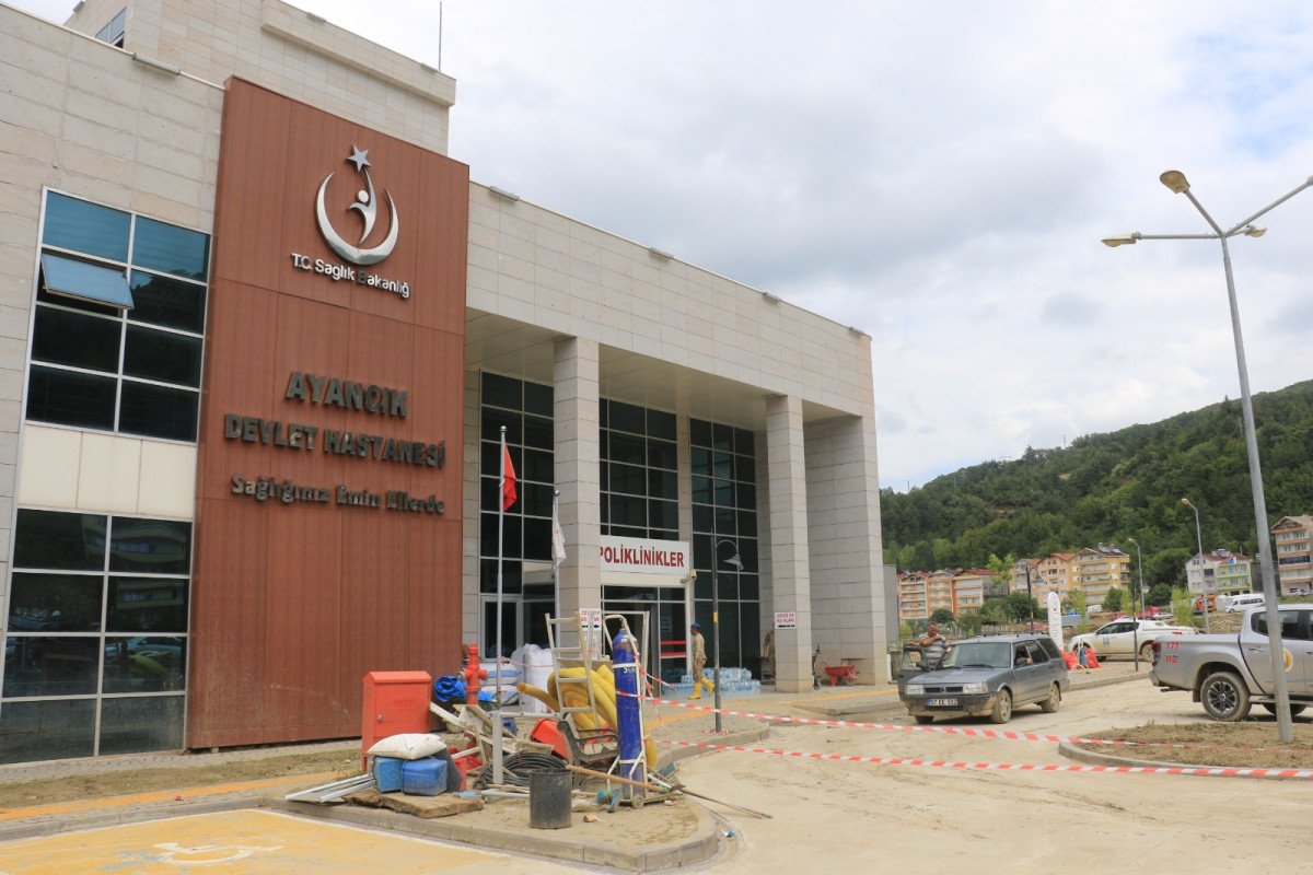 Sinop ta sel nedeniyle tahliye edilen hastane yeniden hasta kabulüne başladı #1