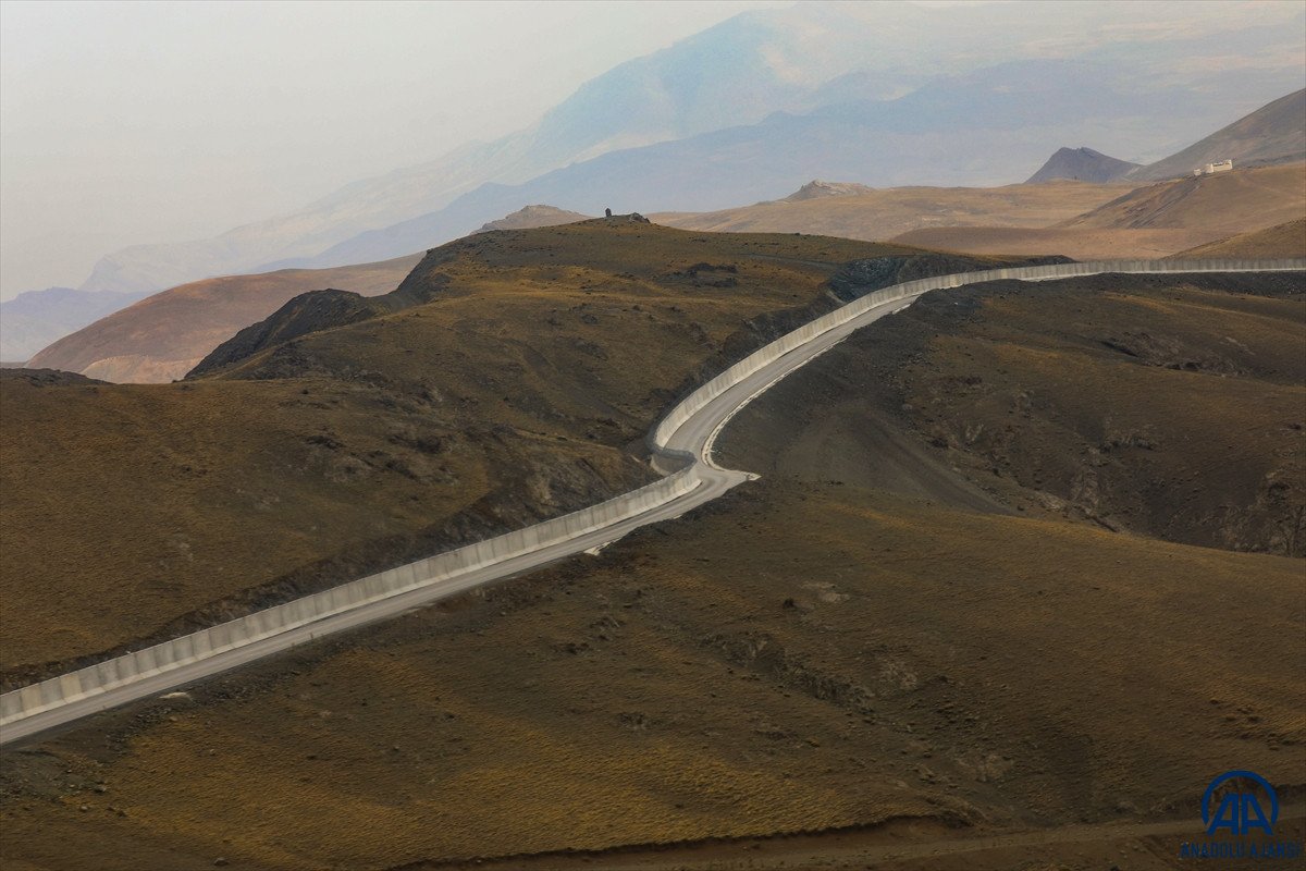 Türkiye-İran sırında duvar örme çalışmaları devam ediyor #19