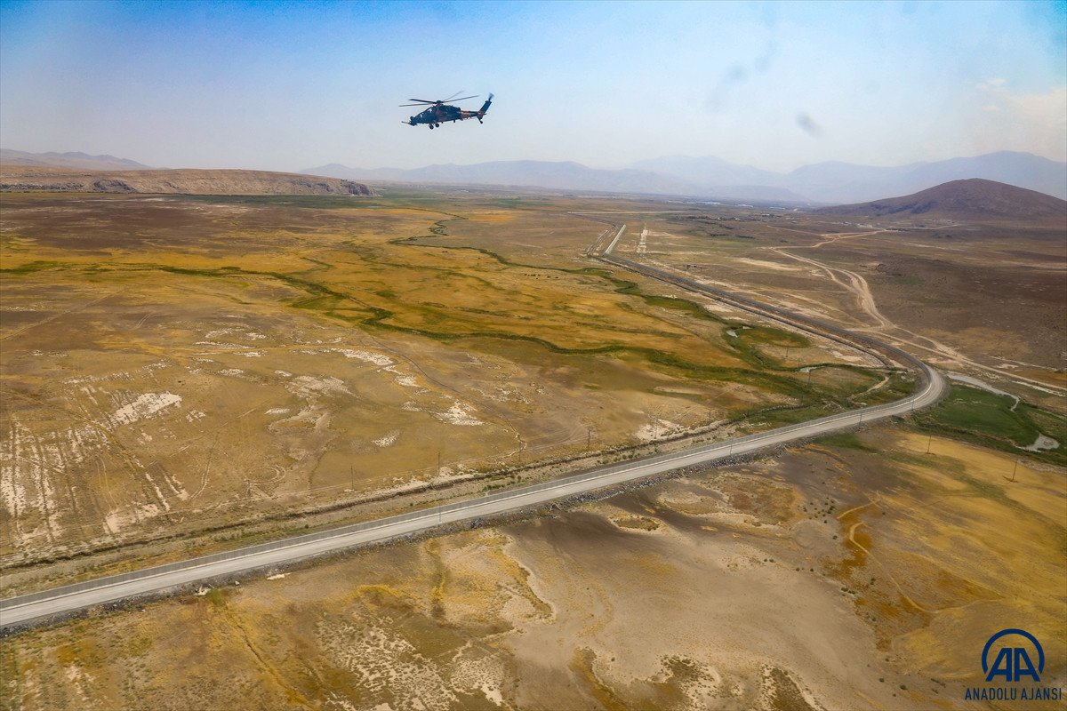 Türkiye-İran sırında duvar örme çalışmaları devam ediyor #23