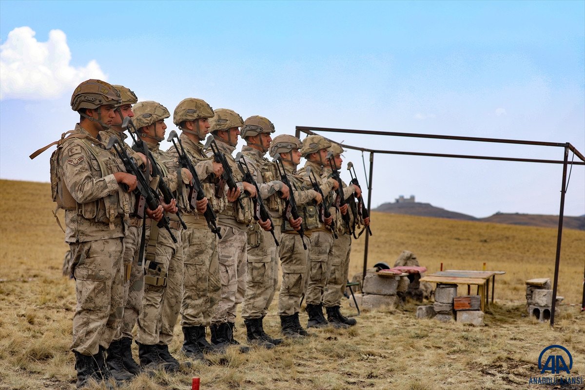 Türkiye-İran sırında duvar örme çalışmaları devam ediyor #13