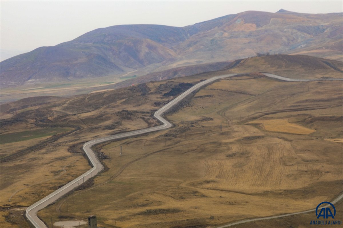 Türkiye-İran sırında duvar örme çalışmaları devam ediyor #15