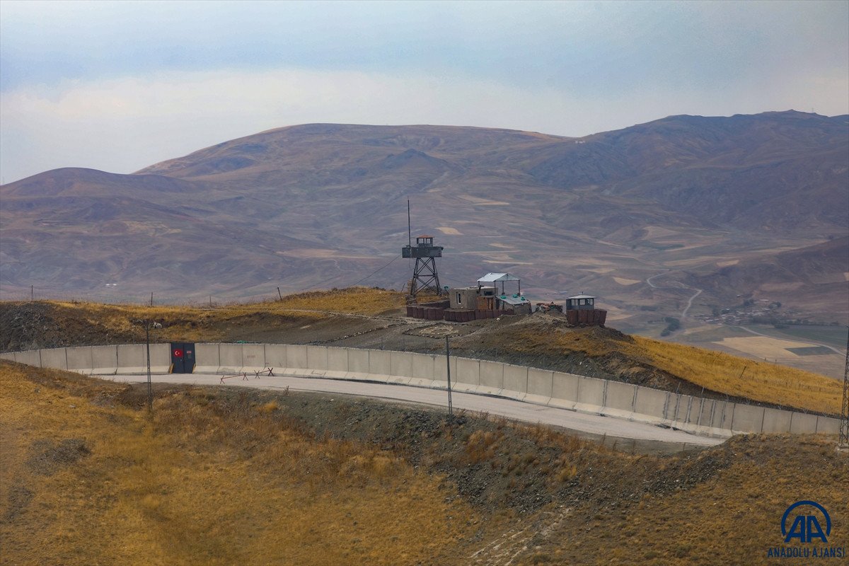 Türkiye-İran sırında duvar örme çalışmaları devam ediyor #3