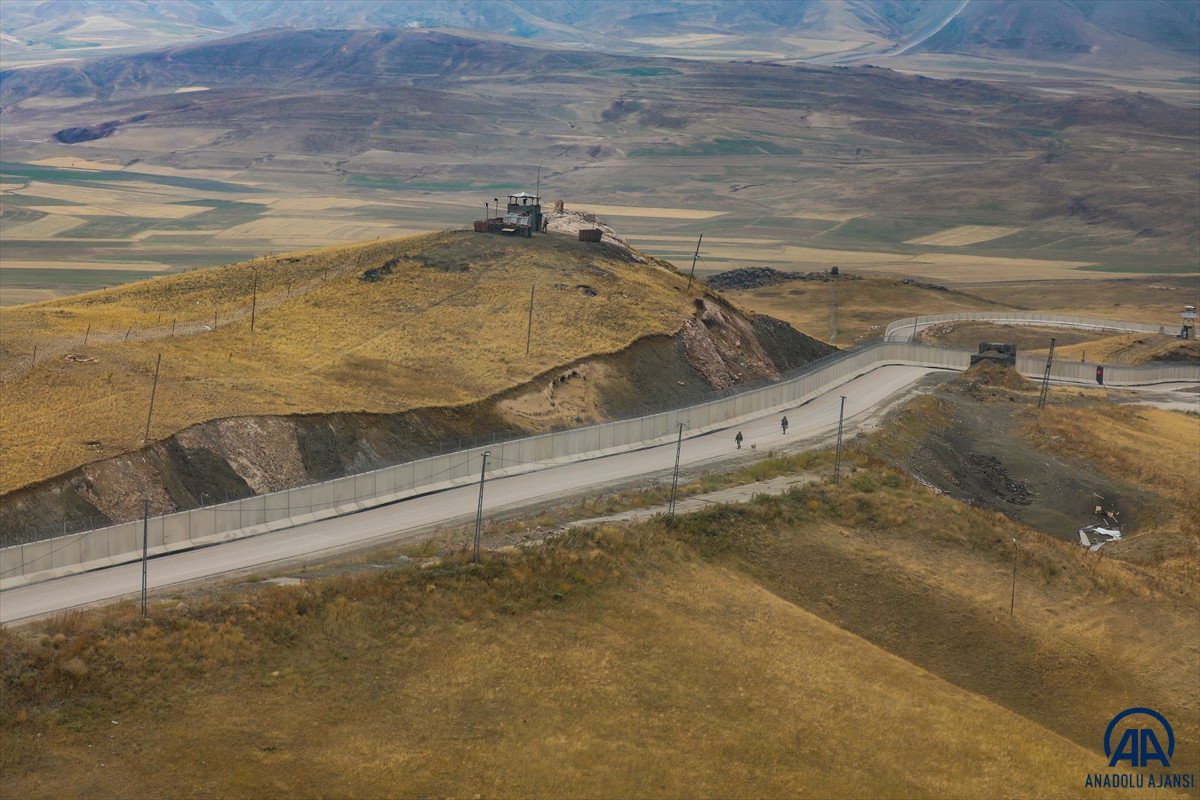 Türkiye-İran sırında duvar örme çalışmaları devam ediyor #8