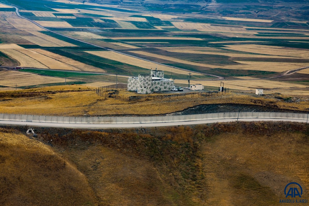 Türkiye-İran sırında duvar örme çalışmaları devam ediyor #21