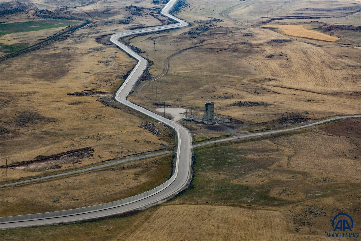 Türkiye-İran sırında duvar örme çalışmaları devam ediyor #16