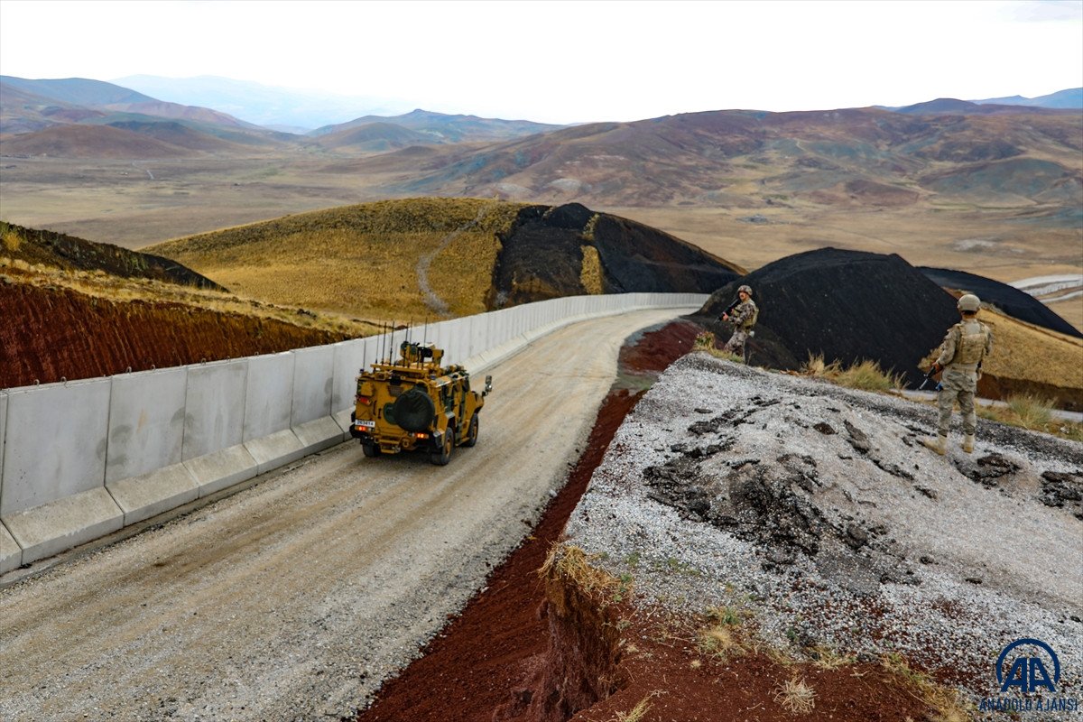 Türkiye-İran sırında duvar örme çalışmaları devam ediyor #5