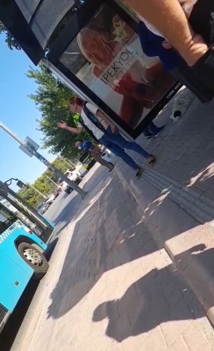 Antalya’da otobüste maske takmayı reddeden kadın olay çıkardı #2